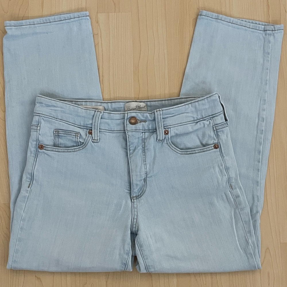 Universal Thread Light Wash Straight Leg Jeans
